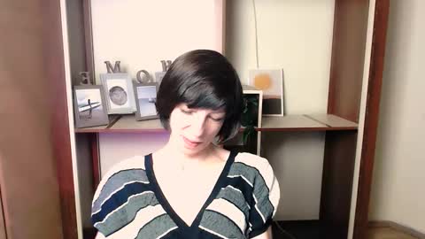 Snapshot of angelinalov_ chatting on November 7, 2025, 8:25 am Angelina online show from November 7, 2025, 8:25 am