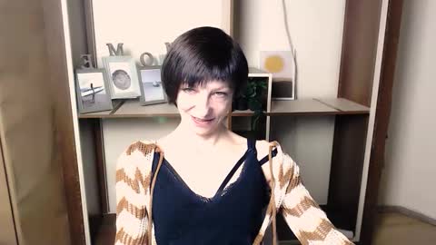 Snapshot of angelinalov_ chatting on November 15, 2025, 8:22 am Angelina online show from November 15, 2025, 8:22 am