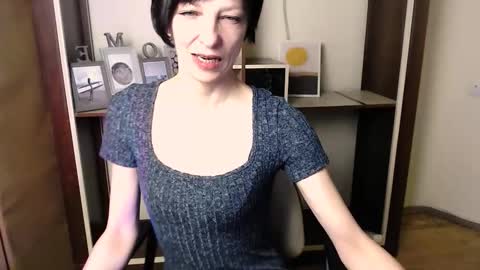 Snapshot of angelinalov_ chatting on November 20, 2025, 9:20 am Angelina online show from November 20, 2025, 9:20 am