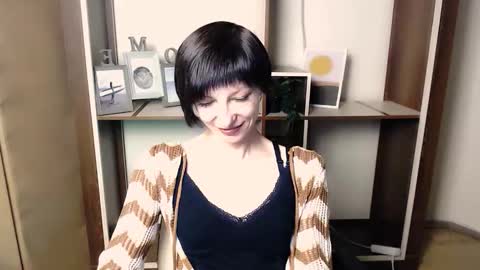 Angelina online show from December 3, 2025, 8:23 am