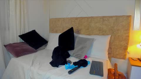 angelinarouse_ online show from December 17, 2025, 6:19 am