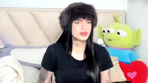 Angeline Smith  online show from December 13, 2024, 12:06 pm