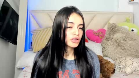 Angeline Smith  online show from February 28, 2025, 10:09 am