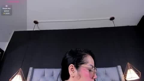 Angeline online show from November 5, 2025, 8:31 pm