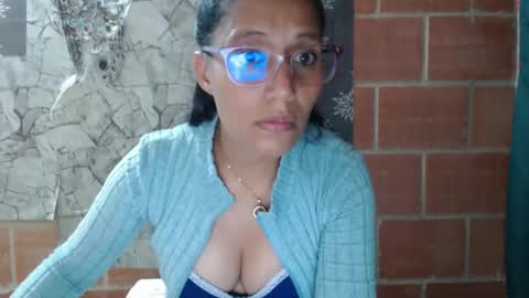 Snapshot of angelitaa_hot chatting on February 2, 2025, 11:42 pm angela online show from February 2, 2025, 11:42 pm