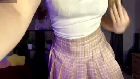 angelkissmee online show from October 23, 2025, 3:22 pm