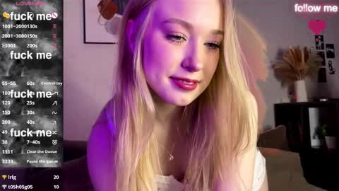 angelkissmee online show from November 13, 2025, 4:39 pm