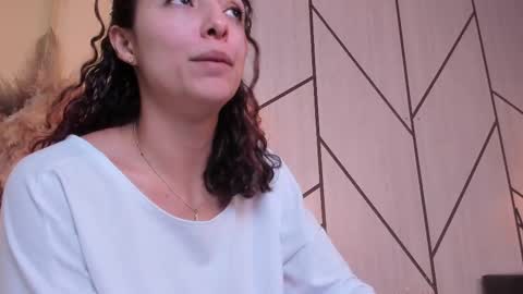 Snapshot of angell_bell chatting on January 17, 2025, 2:50 pm Angel online show from January 17, 2025, 2:50 pm