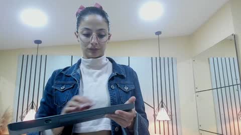 Snapshot of angell_bell chatting on January 22, 2025, 6:31 pm Angel online show from January 22, 2025, 6:31 pm