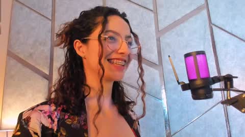 Snapshot of angell_bell chatting on February 6, 2025, 10:10 pm Angel online show from February 6, 2025, 10:10 pm