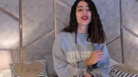 Snapshot of angell_bell chatting on March 8, 2025, 6:26 pm Angel online show from March 8, 2025, 6:26 pm