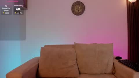 Snapshot of angell_eyez chatting on July 14, 2026, 12:33 pm angell online show from July 14, 2026, 12:33 pm