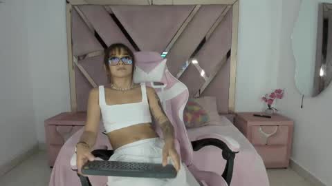 angell_petite01 online show from May 14, 2026, 8:37 pm