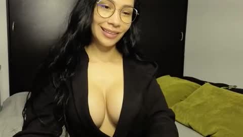  ANGELA ISABELLA  online show from November 8, 2025, 12:49 pm