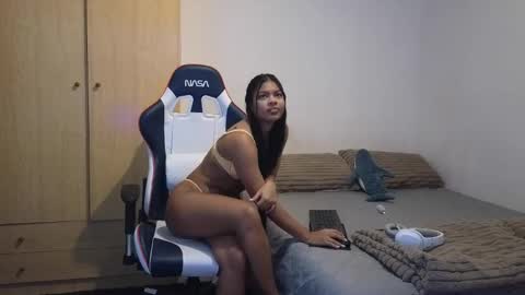 Angelly online show from October 29, 2025, 4:09 pm