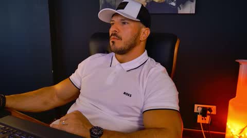 Snapshot of angeloeric chatting on September 19, 2025, 12:17 pm BlackWolf online show from September 19, 2025, 12:17 pm