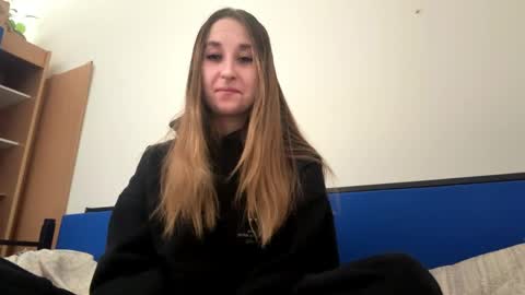 Snapshot of angelpuffx chatting on May 15, 2026, 12:45 pm Alice online show from May 15, 2026, 12:45 pm