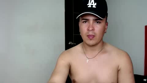 Snapshot of angels_0001 chatting on February 6, 2025, 8:45 pm angels_0001 online show from February 6, 2025, 8:45 pm