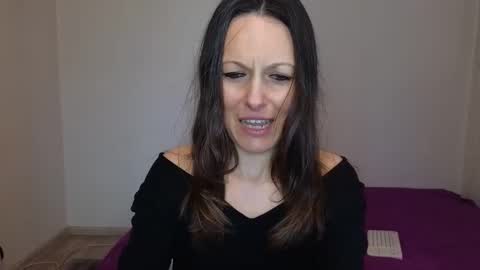 Giulia online show from March 18, 2026, 12:30 pm