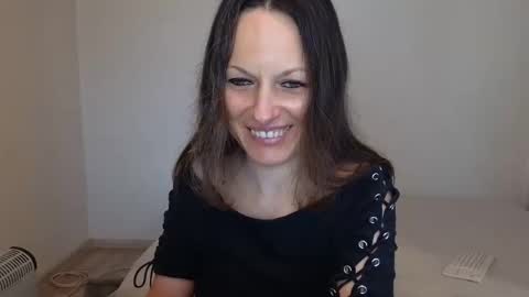 Giulia online show from April 12, 2026, 12:10 pm