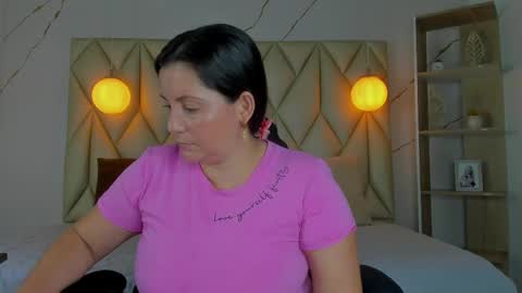 ANGIE online show from November 9, 2025, 1:31 pm