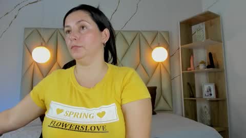 ANGIE online show from December 19, 2025, 2:35 pm