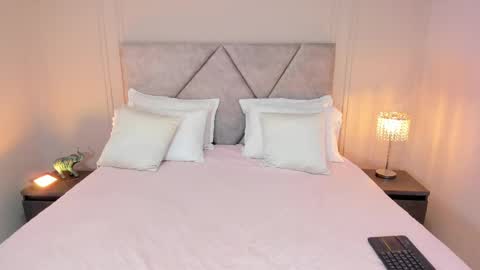 Snapshot of angely_perry chatting on November 8, 2025, 12:16 pm angely_perry online show from November 8, 2025, 12:16 pm