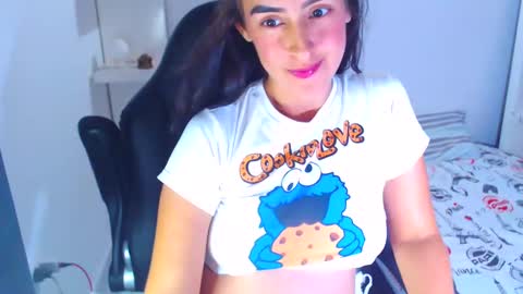 Snapshot of angie_dreamgirl chatting on December 29, 2024, 9:52 pm IG angie dreamgirl01 online show from December 29, 2024, 9:52 pm
