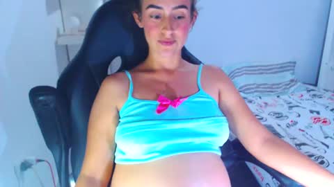 Snapshot of angie_dreamgirl chatting on December 30, 2024, 9:50 pm IG angie dreamgirl01 online show from December 30, 2024, 9:50 pm