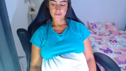 Snapshot of angie_dreamgirl chatting on February 23, 2025, 11:04 pm IG angie dreamgirl01 online show from February 23, 2025, 11:04 pm