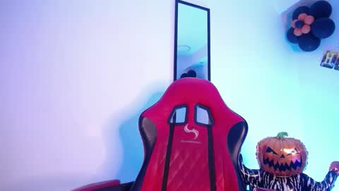 anhonymus online show from October 28, 2025, 4:05 am