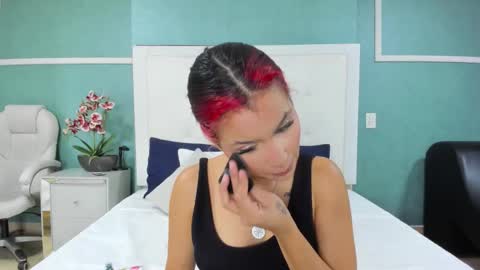 Snapshot of ania_gomez chatting on February 18, 2026, 8:27 pm Ania online show from February 18, 2026, 8:27 pm