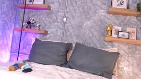     online show from November 21, 2025, 7:12 pm