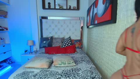 laura  online show from December 24, 2024, 2:54 pm