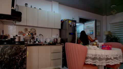 laura  online show from April 12, 2026, 2:05 am