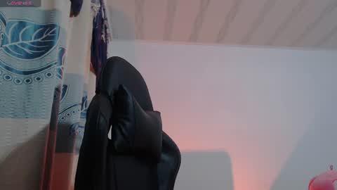 Snapshot of aniie_sweet4u chatting on July 9, 2026, 10:52 am ANIIE online show from July 9, 2026, 10:52 am
