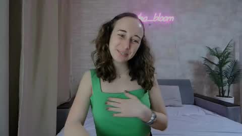 anikabloom online show from January 17, 2025, 4:06 am