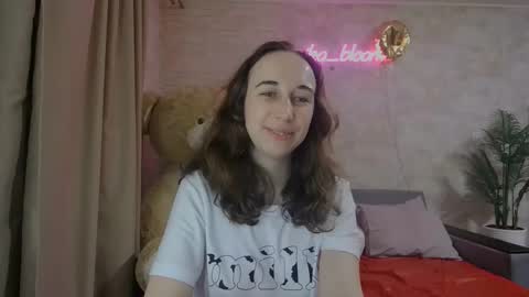 anikabloom online show from March 6, 2025, 11:42 pm