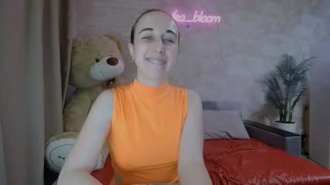 anikabloom online show from March 10, 2025, 11:49 pm