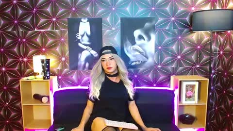 Snapshot of anikaportuna chatting on February 2, 2025, 3:17 pm Anika online show from February 2, 2025, 3:17 pm