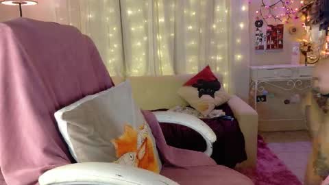 Anisahade online show from April 8, 2026, 3:12 pm