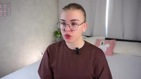 AnishaVivo online show from April 17, 2026, 11:35 am