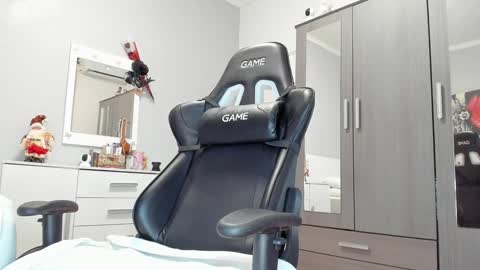 Snapshot of anisialuna_ chatting on December 24, 2024, 10:22 am Luna online show from December 24, 2024, 10:22 am