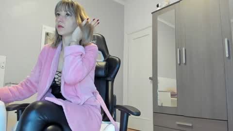 Snapshot of anisialuna_ chatting on January 15, 2025, 9:56 am Luna online show from January 15, 2025, 9:56 am