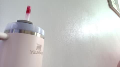 ana independent model online show from September 14, 2025, 8:35 am