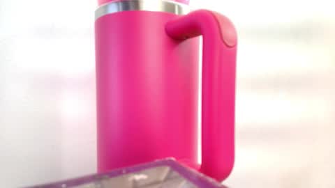 ana independent model online show from September 22, 2025, 10:06 am