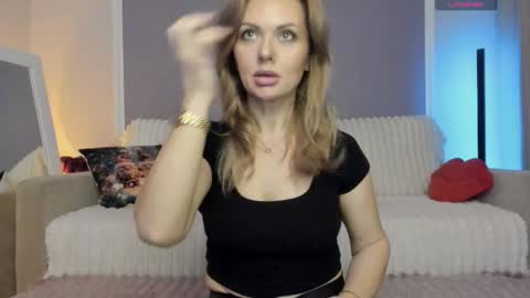 Snapshot of anita_forever chatting on February 1, 2026, 9:35 pm Anita online show from February 1, 2026, 9:35 pm