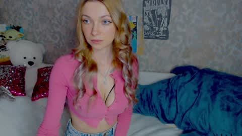 anita_moon_ online show from January 5, 2025, 6:24 pm