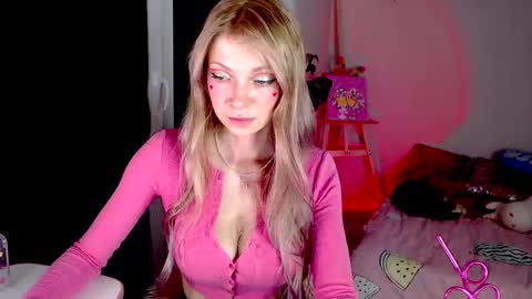 anita_moon_ online show from May 7, 2026, 11:32 pm