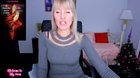 Snapshot of anita_tayson chatting on December 21, 2024, 6:41 am Anita online show from December 21, 2024, 6:41 am
